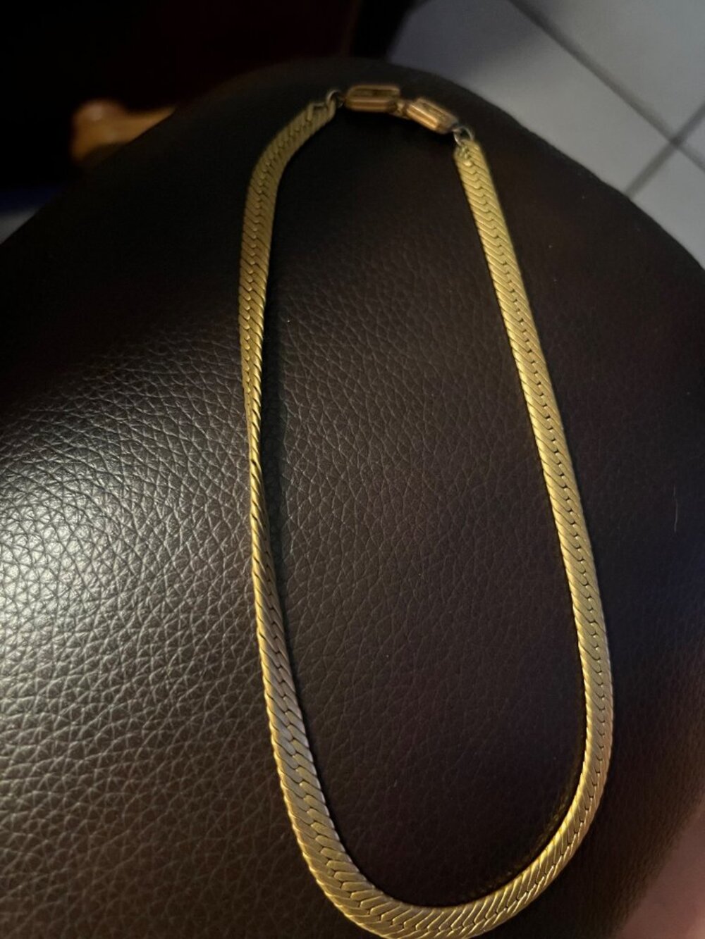 Givenchy Gold Tone Herringbone Chain Necklace With Chunky Clasp 19" - Picture 5 of 10